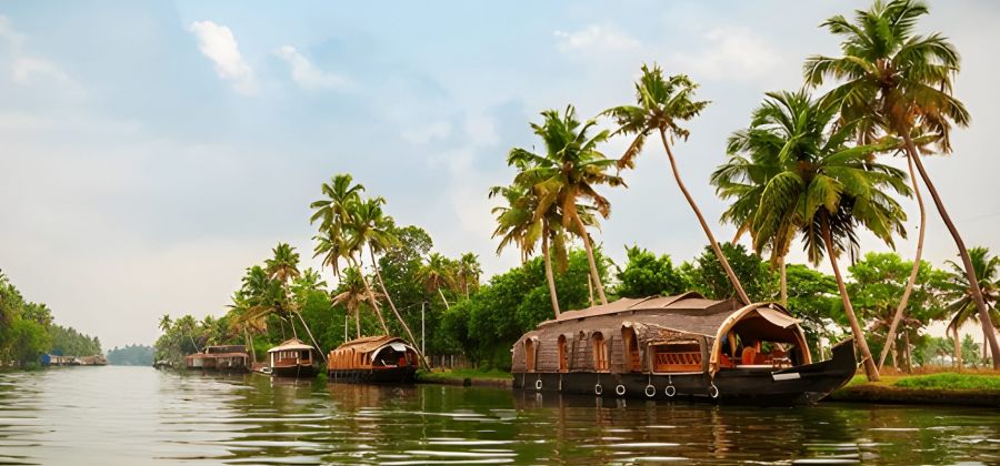 Kerala: A Journey Through Nature & Luxury – 10 Nights